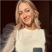 Studentessa universitaria si propone come insegnante di italiano per le persone di diversa nazionalità